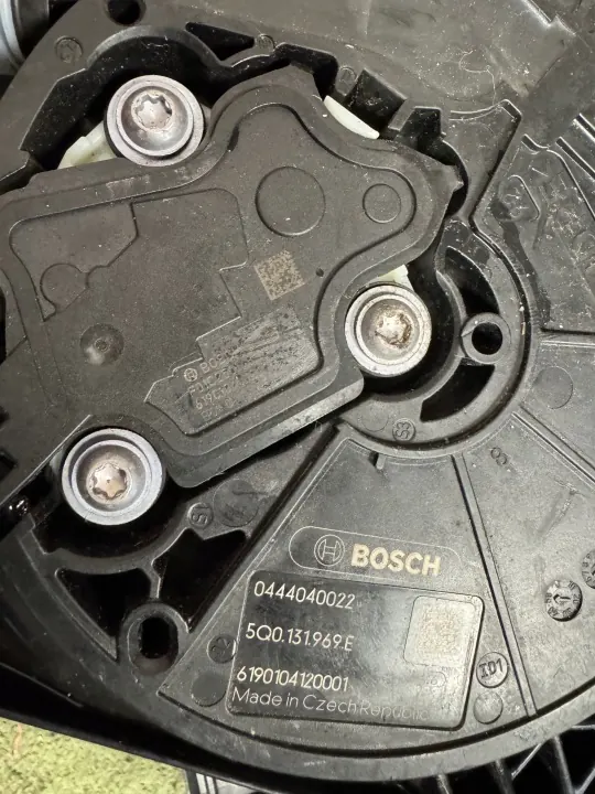 Bomba Tanque AdBlue OEM 5Q0131877P para VW Golf VII image 3