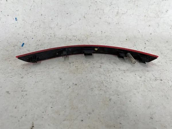 AUDI A4 B9 Takapuskuri Heijastin Oikea 8W0945106C image 2