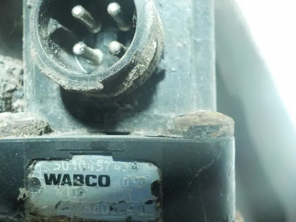 Luftfjädringsventil OEM 5010457434 för Renault Magnum image 3