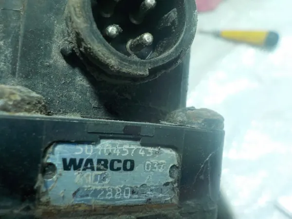 Luftfjädringsventil OEM 5010457434 för Renault Magnum image 4