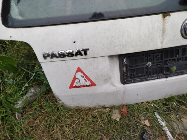 Cristal de portón VW Passat B5 FL OEM SZYBA KLAPY image 4