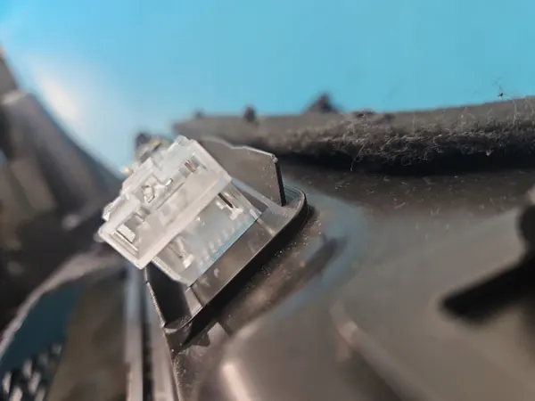 Rechte Kofferraumabdeckung OEM 5NA867764B VW Tiguan II 16- image 6