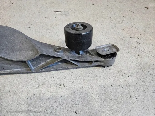 Support de boîte arrière OEM 6852896 pour MINI Countryman image 4