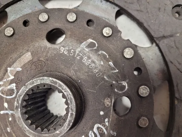 Disque d'embrayage PEUGEOT 407 2.0L diesel 2007 9651263880 image 3