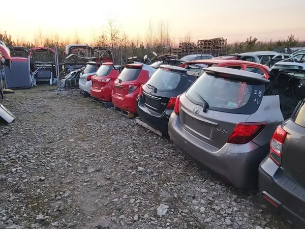 Toyota AYGO II B-stijl links OEM AYGO II SŁUPEK B LEWY image 10