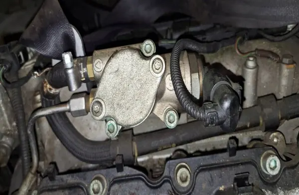 Pompe à carburant haute pression OEM 03c127025 VW Jetta image 3