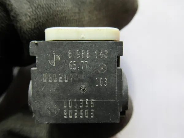 BMW Kiihtyvyysanturi OEM 6988143 - Käytetty image 3