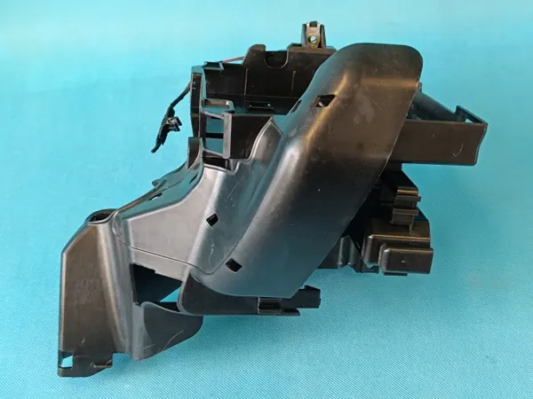 OEM 517941395B Sulakekotelon kiinnike VW Tiguanille image 4