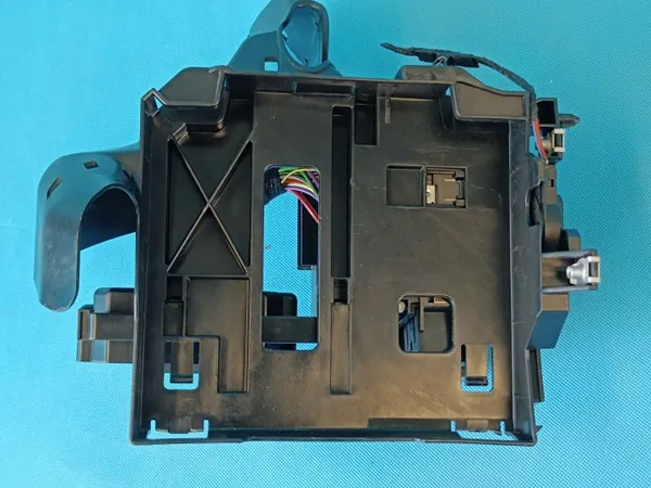 OEM 517941395B Sulakekotelon kiinnike VW Tiguanille image 5