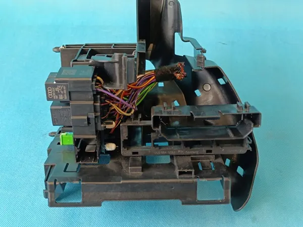 OEM 517941395B Sulakekotelon kiinnike VW Tiguanille image 6