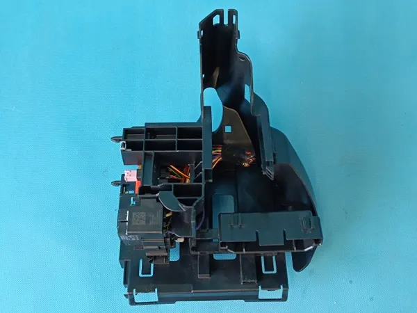 OEM 517941395B Sulakekotelon kiinnike VW Tiguanille image 7