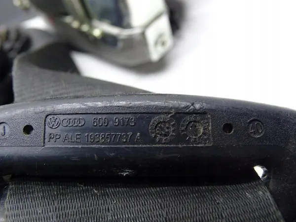 Säkerhetsbälte fram höger OEM 1K8857706A - Begagnad image 7