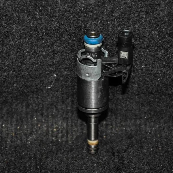 Set di iniettori Audi Q3 (8U) 1.4L 2013 OEM 04E133036A0261500132 image 3