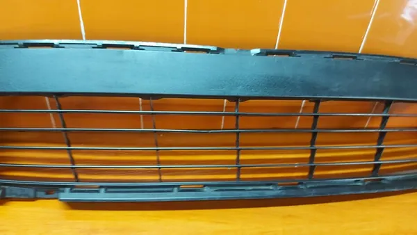 Griglia centrale paraurti anteriore Toyota Yaris III 11- OEM image 4