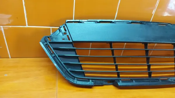 Griglia centrale paraurti anteriore Toyota Yaris III 11- OEM image 5