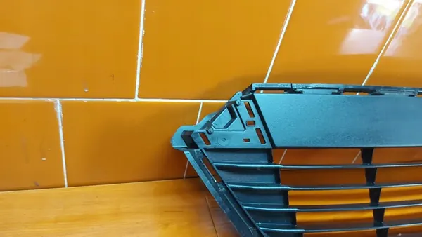 Griglia centrale paraurti anteriore Toyota Yaris III 11- OEM image 6