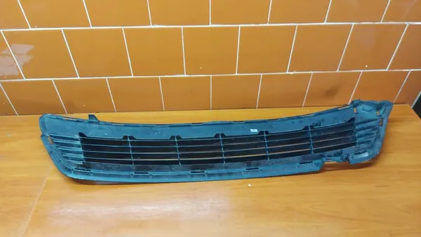 Griglia centrale paraurti anteriore Toyota Yaris III 11- OEM image 8