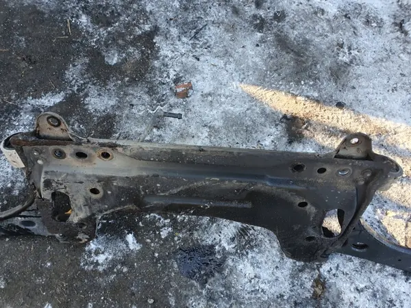 Motorfäste OEM sanki belka pod silnik Ford Fiesta mk6 image 2