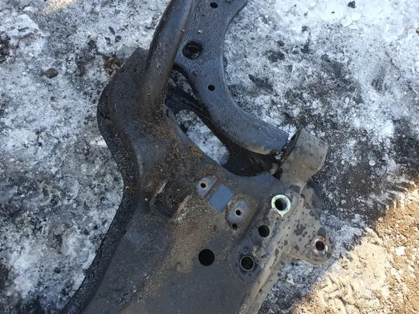 Motorfäste OEM sanki belka pod silnik Ford Fiesta mk6 image 3