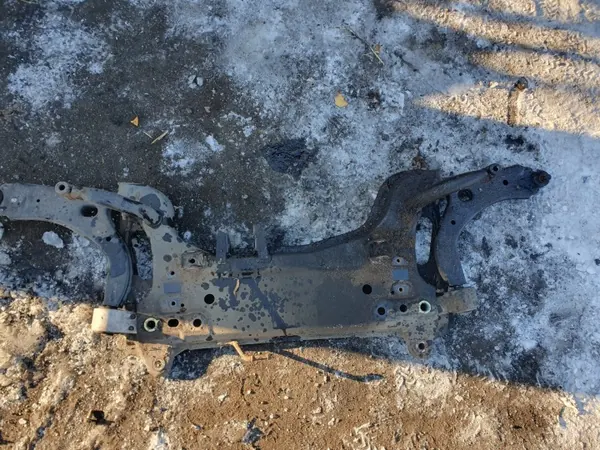 Motorfäste OEM sanki belka pod silnik Ford Fiesta mk6 image 4