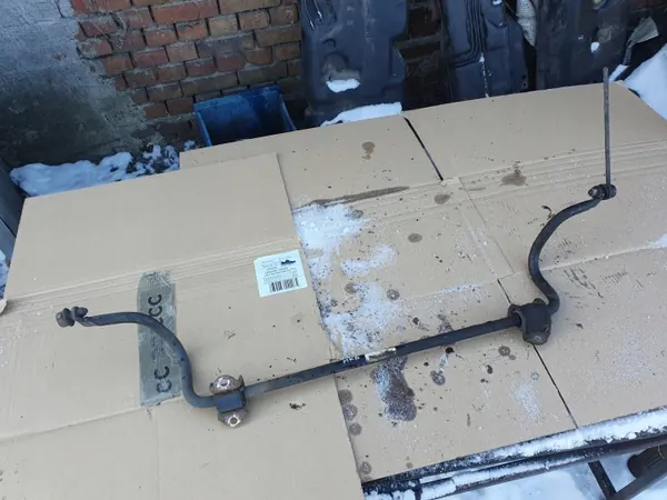 Motorfäste OEM sanki belka pod silnik Ford Fiesta mk6 image 7