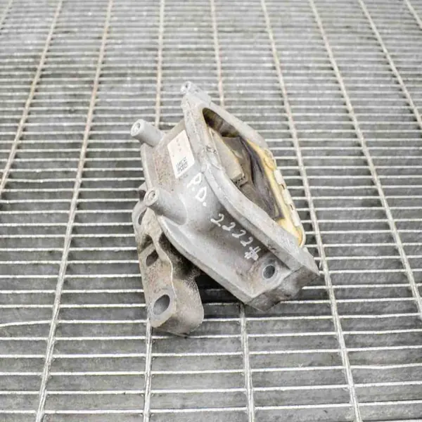 Moottorin tuki VW PASSAT B8 2.0L Oikea 3Q0199262J image 2