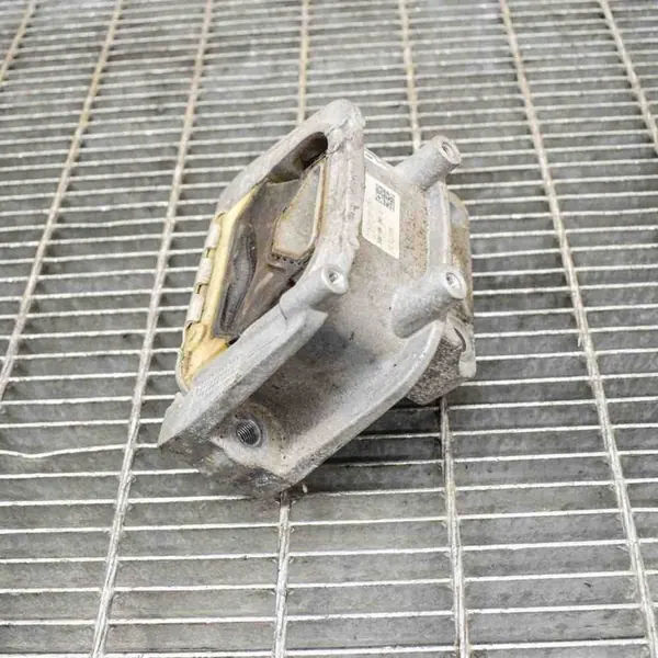 Moottorin tuki VW PASSAT B8 2.0L Oikea 3Q0199262J image 5