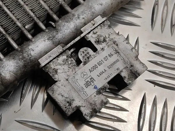 MERCEDES C W204 Oliekoeler A2125000600 image 4