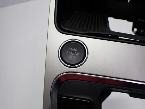 Panel túnel cambios OEM 576856329A SEAT Ateca image 4