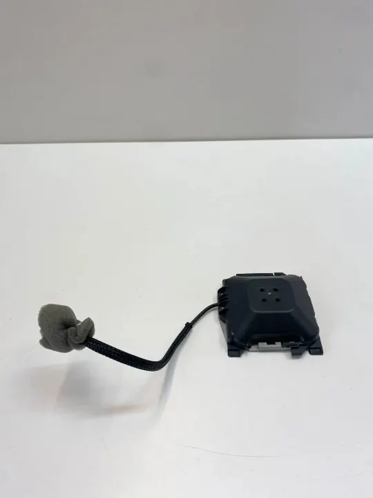 Mercedes-Benz Antenneversterker OEM 2319050100 image 2