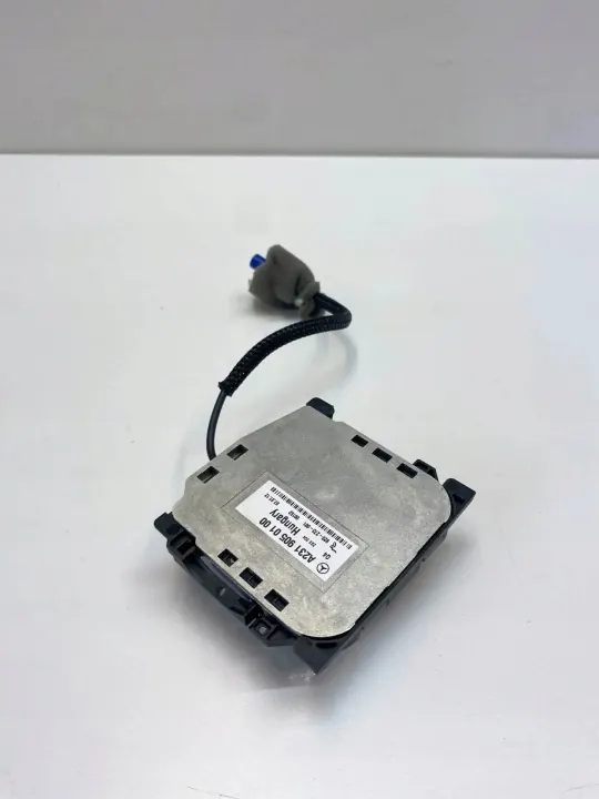 Mercedes-Benz Antenneversterker OEM 2319050100 image 5