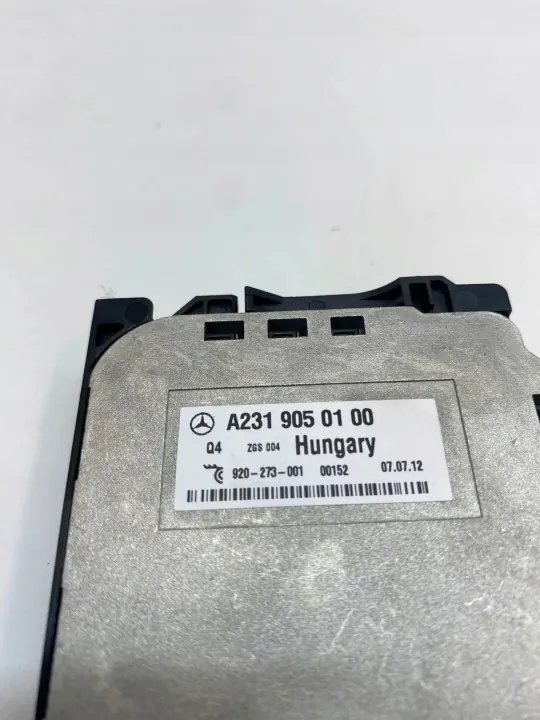 Mercedes-Benz Antenneversterker OEM 2319050100 image 6