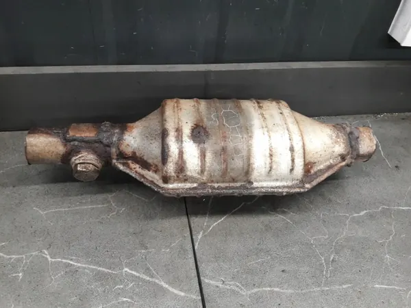 OEM 103r-000208 Gebruikte katalysator voor Opel image 2