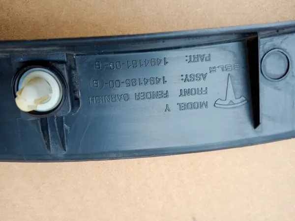 Tesla Y Moldura de Guardabarros Izquierda Delantera image 10