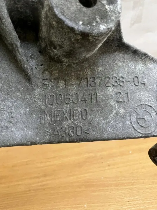 BMW X5 E70 Vaihteiston tuki OEM D5399 - Käytetty image 4