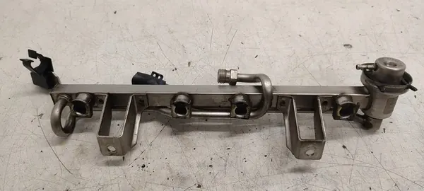 Kraftstoffschiene Audi A4 B6 1.6 06B133317L image 3