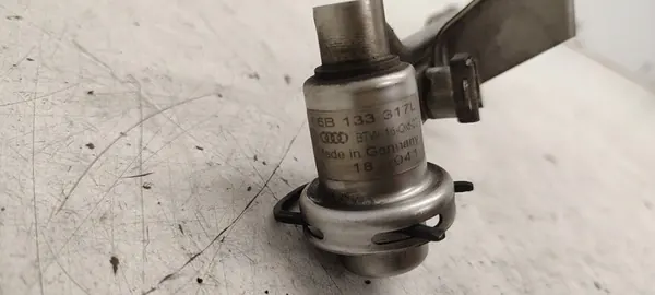 Kraftstoffschiene Audi A4 B6 1.6 06B133317L image 4