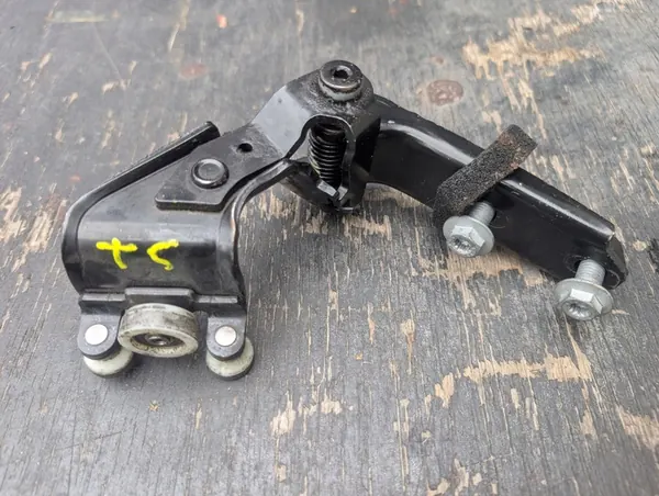 Volkswagen OE rolo de porta deslizante 7E0843336 image 2