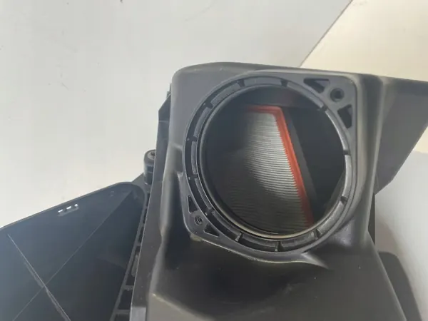 Gebrauchter Audi OE Luftfilter OEM Filtr powietrza Audi A4 B9 image 3