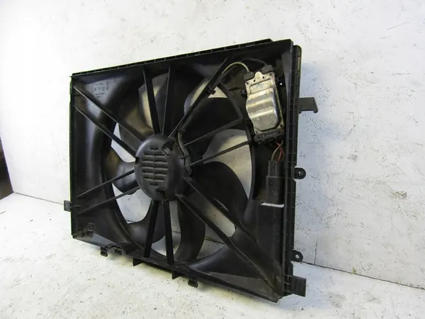 Mercedes C W204 jäähdyttimen tuuletin A2045000193 image 7