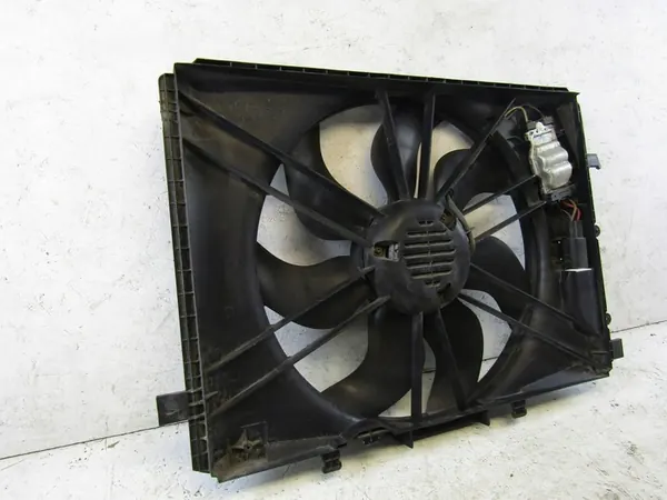 Mercedes C W204 jäähdyttimen tuuletin A2045000193 image 8