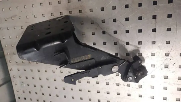 Nedre gångjärn sidodörr Renault Master III OEM 745963412R image 2