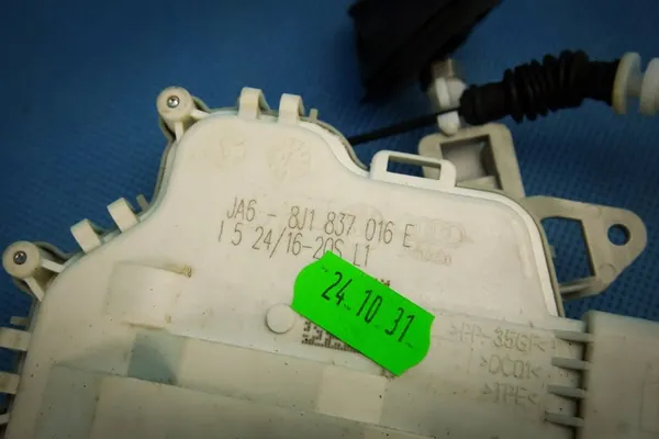 Fram Höger Dörrlås Audi A4 A5 A6 Q5 8J1837016E image 4