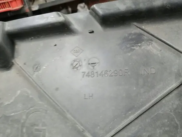 OEM 748146290R Etu vasen alasuojus Renault Megane image 3