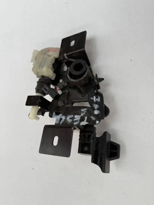 Tesla Model S Etukannen Lukitus OEM 6007572-00-E image 2