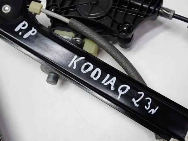 Régulateur de vitre avant droit OEM 5Q0959802B Skoda image 6