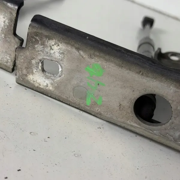 Paire de Charnières de Capot OEM JPF4G8823301D image 3