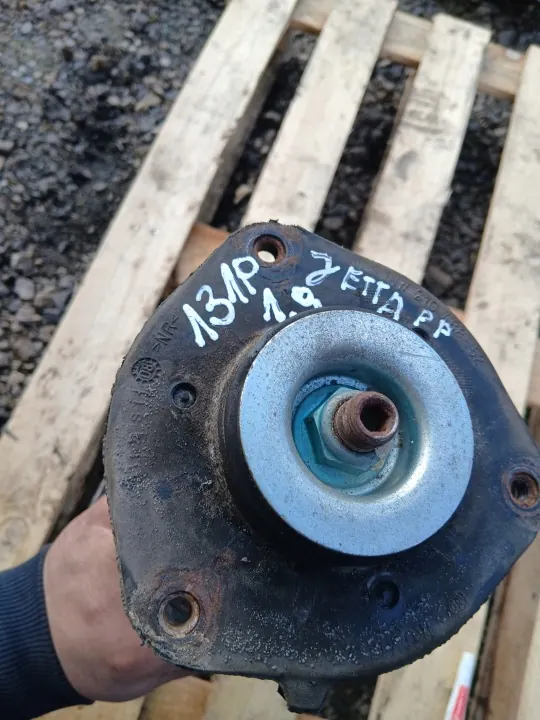 Rechter Vorderer Stoßdämpfer OEM 1K0413031C image 4