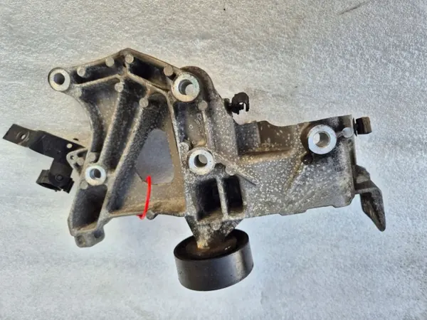 Soporte compresor aire acondicionado Opel Combo D OEM 55253863 image 4