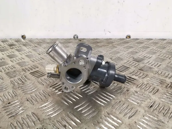 Toyota C-HR extra vattenpump OEM FBZ3299 image 2